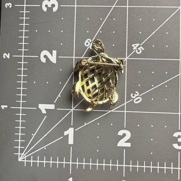 Gold-Tone Gerrys Turtle Brooch Pin With Openwork Shell Design Vintage Jewelry - Picture 5 of 5